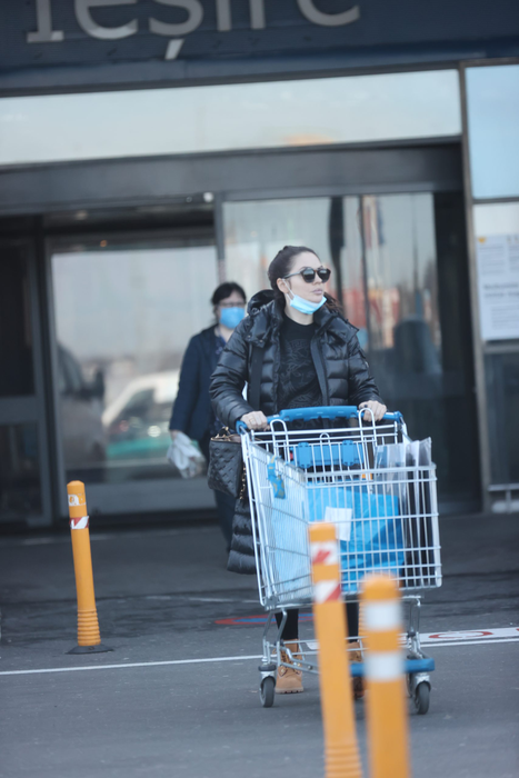 Corina Caciuc a făcut cumpărăturile
