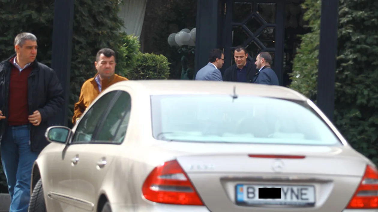 Iftimoaie isi rememoreaza luptele in fata restaurantului!