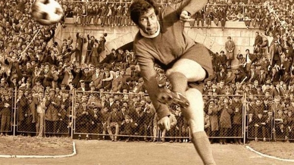 Vaduva unei legende a lui Dinamo se zvarcoleste in saracie! “Mopsul” s-ar rasuci in mormant, daca ar vedea cat de umilita e femeia