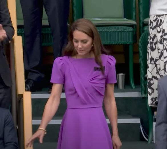 Kate Middleton a îmbrăcat o rochie mov la finala Wimbledon / sursă foto: captură video