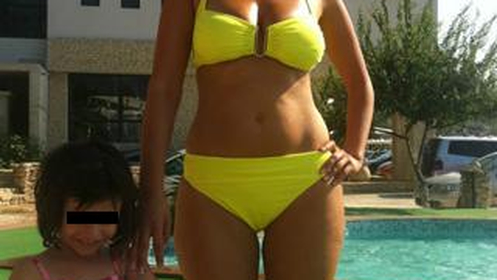 Uite cum arata Ioana Ginghina in costum de baie, dupa zeci de tratamente si terapii impotriva celulitei! Tu i-ai da LIKE?