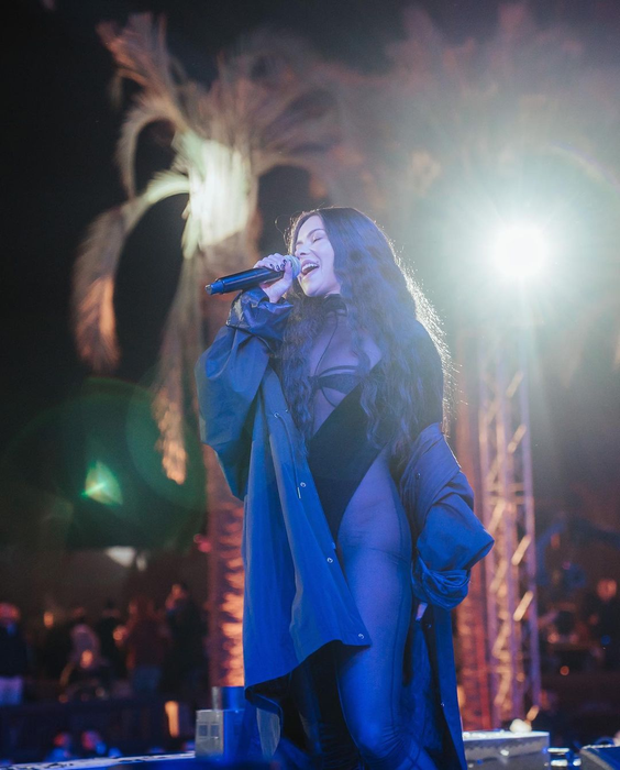 Inna, apariţie provocatoare la ultimul său concert. Artista i-a lăsat pe fani fără cuvinte!