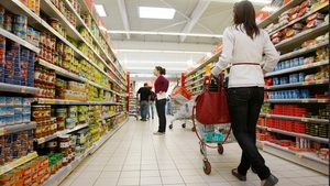 Accident banal la supermarket! O femeie a murit după de a fost lovită cu un cos de cumpărături! Vezi cum a fost posibil