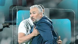 Cine l-a salvat pe Dan Petrescu după ce a fost diagnosticat cu o boală care l-a pus la pământ: ”Face tratament, se simte mai bine!”