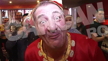 Nelson Mondialu`, aroganta suprema de Revelion! S-a imbracat in aur si briliante iar in picioare a purtat pisici birmaneze