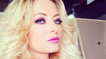 Imagini in premiera! Cum arata in realitate parul Deliei, atunci cand isi da jos extensiile! Pana acum, nimeni nu a vazut-o asa!