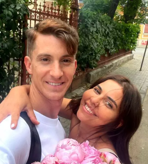 Cum arată penthouse-ul în care locuiește Andreea Popescu cu Rareș Cojoc și cei trei copii. Are saună, cinema și terasă!