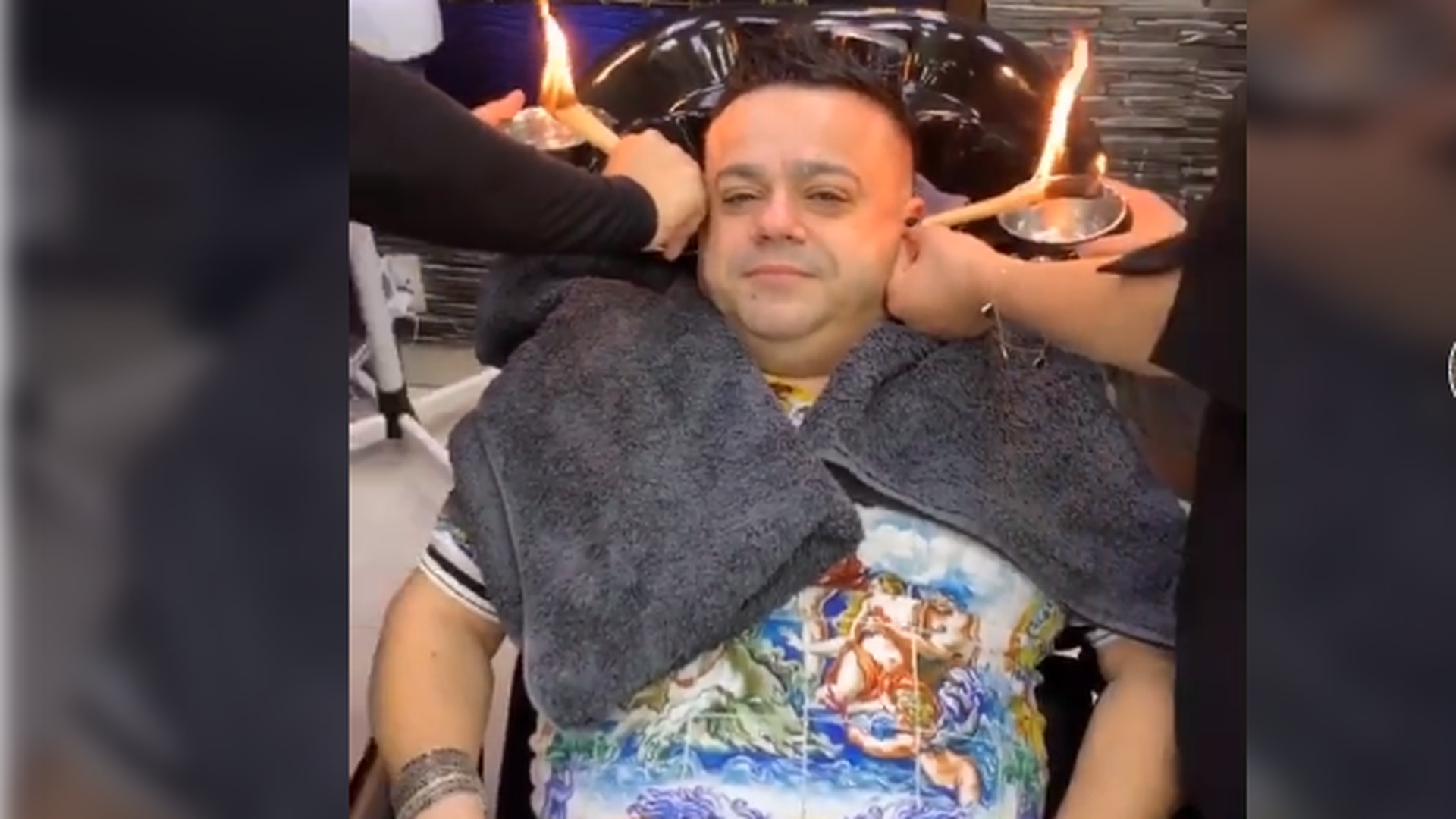 Imaginile care vor arunca în aer lumea manelelor! Ultima aroganță a lui Adi Minune: i-au dat foc la urechi pe muzica lui și... VIDEO