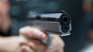 Băiatul care a scos pistolul la metrou a fost prins! VIDEO