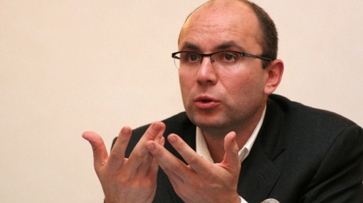 Cozmin Gușă l-a anunțat printr-un SMS pe Rareș Bogdan că este suspendat de la Realitatea
