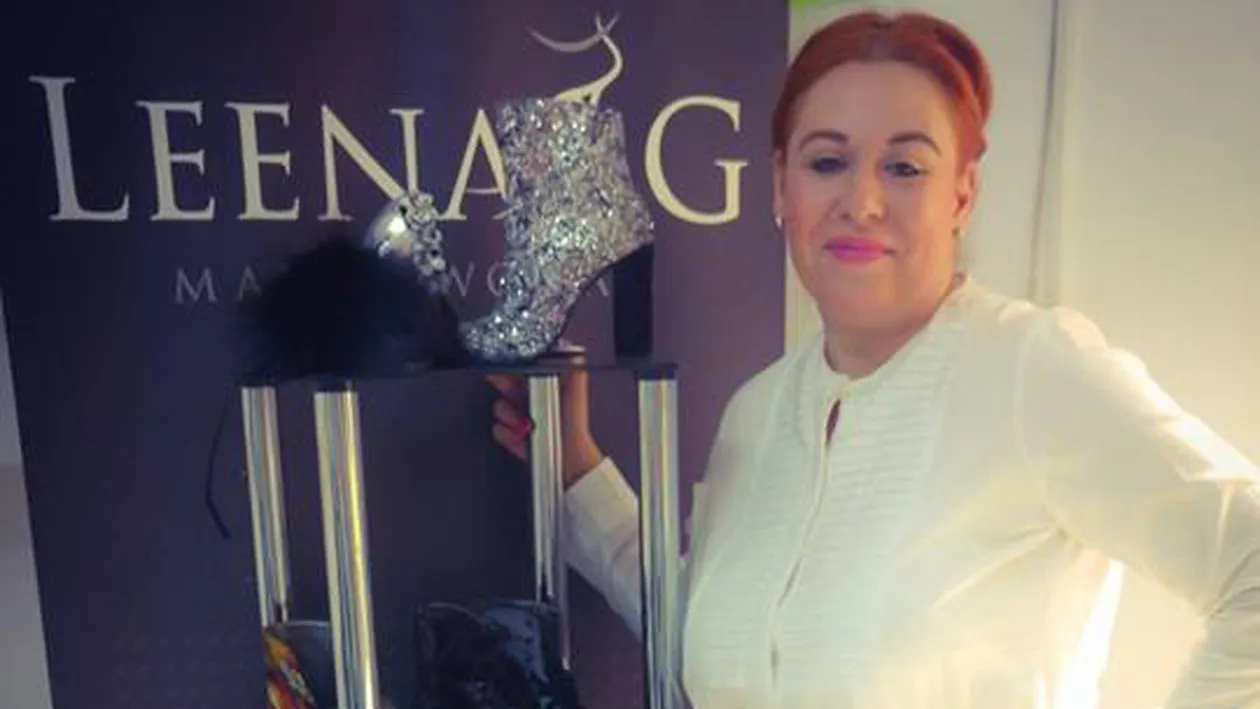 După ce a slăbit, OANA ROMAN s-a pozat la mare! Cum arată vedeta acum în costum de baie