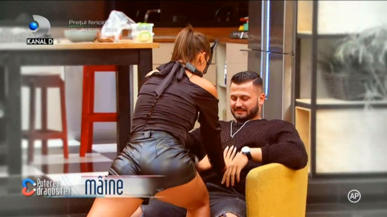 Scene interzise minorilor în emisiunea prezentată de Andreea Mantea la Kanal D! S-a suit pe el și a început să îl..