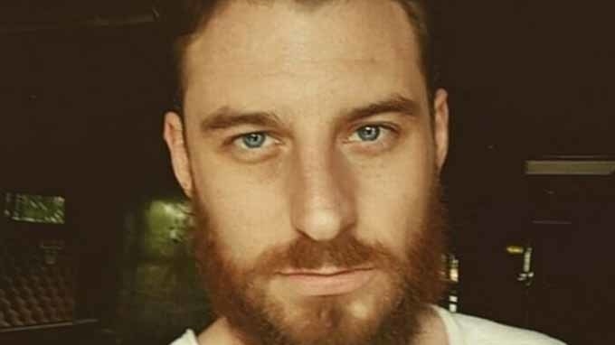 Solistul unei trupe rock s-a sinucis, după ce a fost părăsit de iubită! Povestea e şocantă!