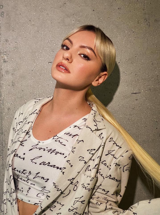 Alexandra Stan, filmată goală în cadă în timp ce cântă o manea celebră! Înregistrarea a devenit virală