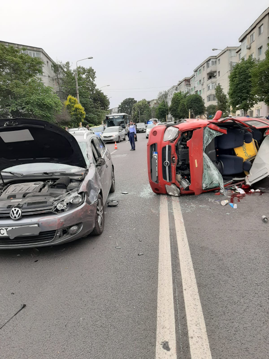 Accident grav în Constanța. O mașină s-a răsturnat, iar un tânăr a murit la spital. FOTO