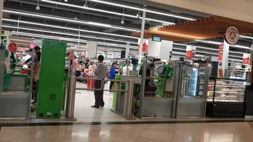 Scandal la casele self-scan din supermarketul Auchan. De unde a pornit toată neînțelegerea