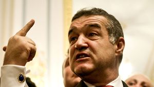 Toată lumea s-a îngrămădit să facă poze cu el când l-a văzut aşa! Cum a apărut GIGI BECALI la Poiana Braşov