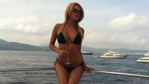 A facut-o si pe asta! Rodica Miron s-a lasat fotografiata fara lenjerie intima! Vezi aici detaliul neobisnuit din aceasta poza