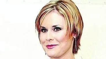 Calin Geambasu a crestinat fetita in locul ei. Malina Olinescu ar fi trebuit sa fie ieri nasa de botez