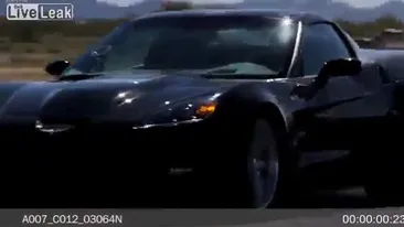 Imaginile pe care Discovery ar fi vrut sa nu le vada nimeni! Au vrut sa faca o intrecere intre un Corvette si un elicopter, dar ceva a mers foarte prost - Aparatul s-a prabusit si a luat foc