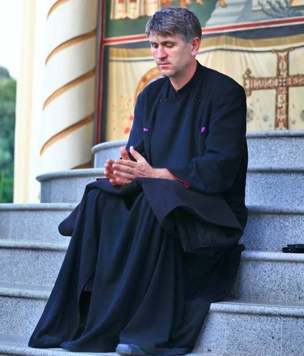 Veste proastă pentru Cristian Pomohaci. Parchetul general a preluat dosarul în care este acuzat de corupere de minori. Preotul riscă închisoarea