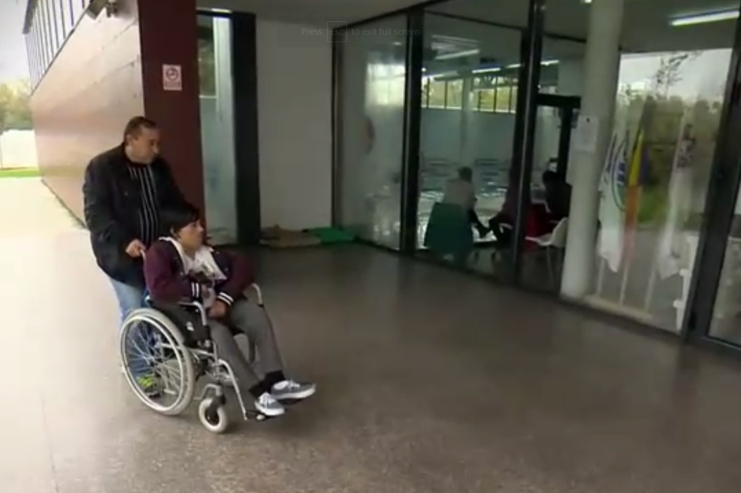 Mihai Popescu, tânărul în scaun cu rotile salvat de prieteni din infernul #Colectiv, noi mărturii sfâșietoare azi, când au fost făcute publice imagini nemaivăzute din noaptea tragediei