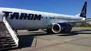 Protest spontan la TAROM! Peste 200 de angajaţi au oprit lucrul