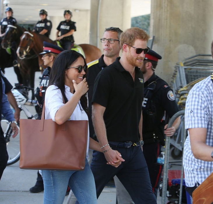 Cum arată potenţiala rochie de mireasă a lui Meghan Markle! Imaginile au fost făcute publice