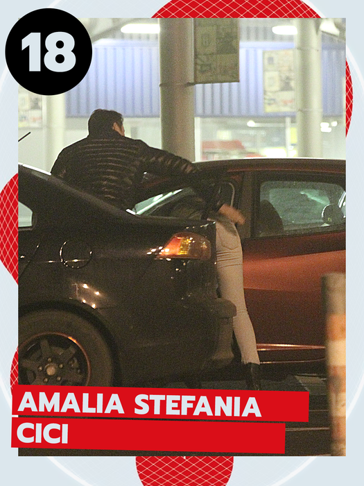 TOP 30 sexy-vedete cu palmele pe fund și săruturi lesby. Cum au fost surprinse Delia Matache, Antonia sau Ruby