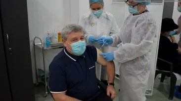 Primarul din Bârlad s-a vaccinat anti-COVID. Cum s-a simțit edilul, la câteva ore după imunizare