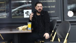 Augustin Viziru, probleme grave cu cămătarii. “Nu te joci cu ei când vine vorba de bani” Pasiunea pentru jocuri de noroc aproape că l-a distrus pe actor