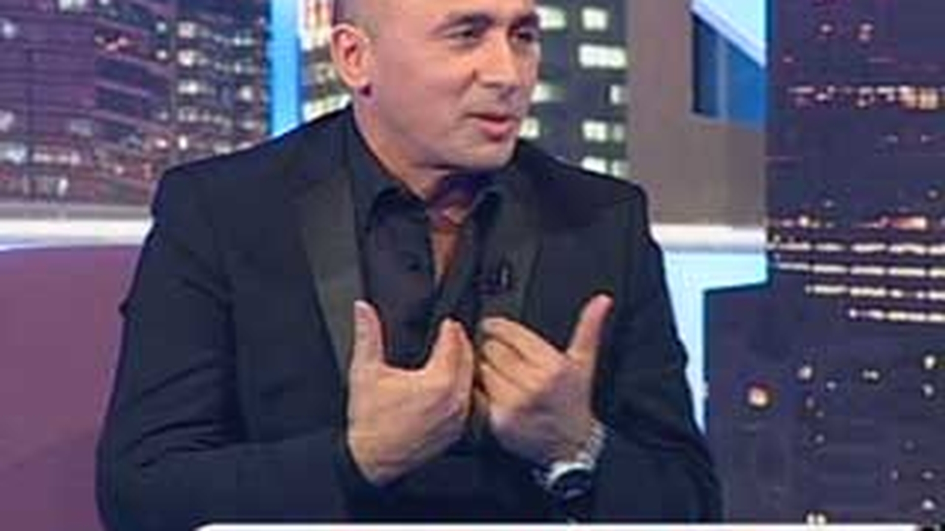 VIDEO Dupa doua luni de la incident! Marcel Pavel explica de ce a cantat gresit imnul Romaniei! N-a platit amenda de 5.000 de lei
