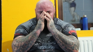 Nici nu poți să te uiți! Provocarea anului vine de la Sandu Lungu: cum bea luptătorul de MMA 20 de ouă pe nerăsuflate! VIDEO
