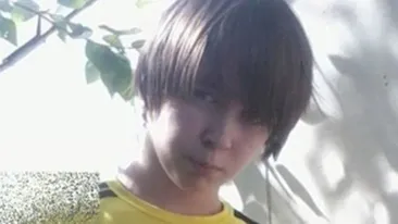 Imagini SOCANTE cu un băiat de clasa a 8-a! A luat o pisică si s-a fotografiat ASA! E pasiunea mea