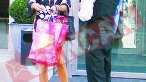 Fetele Madonnei au iesit la plimbare prin Bucuresti intr-o masina blindata