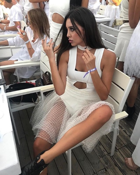 Iubita lui Cătălin Botezatu, fără lenjerie intimă la mare. Cum a fost fotografiată Monica Hill