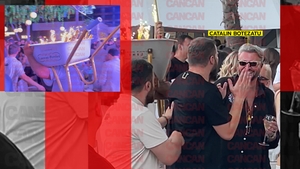 Cătălin Botezatu nu a mai ținut cont de problemele de sănătate și... Chef faraonic la LOFT, cu “stive” de șampanii și artificii!