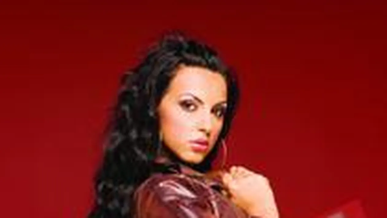 Lavinia, imbracata cu forta de regizor