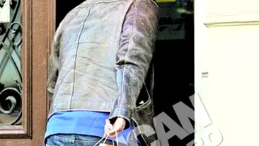 Serban Huidu are grija sa nu-i lipseasca nimic sotiei sale. Ii duce mancare la serviciu