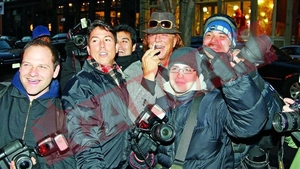 Mickey Rourke face gesturi obscene in public