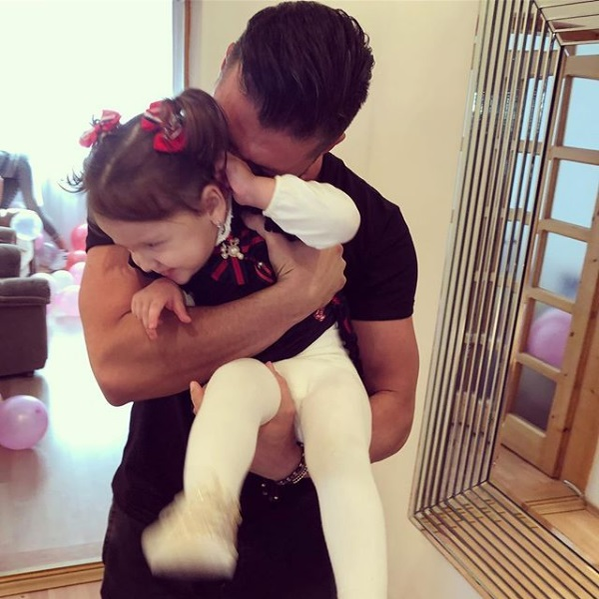 Prima reacție a lui Victor Slav după ce a aflat că Bianca Drăgușanu a plecat în Asia. Ce se întâmplă cu fetița lor