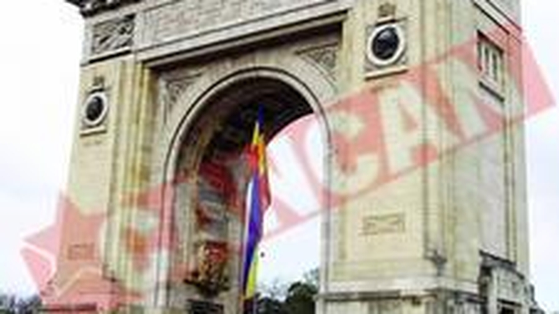 Expozitie de fotografii si exercitii militare, la Arcul de Triumf