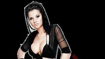 Varga s-a distrat cu iubita in club