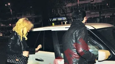 Delia se multumeste cu statutul de pasager in propria masina