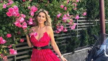 Andreea Bănică i-a înnebunit pe bărbați cu un decolteu amețitor și fără sutien. Ce i-a răspuns unui fan care i-a spus că s-a photoshopat