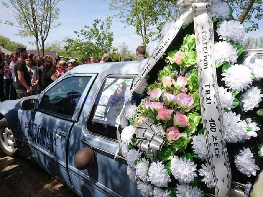 Petronela, tânăra din Botoșani ucisă cu 30 de lovituri de cuțit, înmormântată în rochie de mireasă! Imagini sfâșietoare
