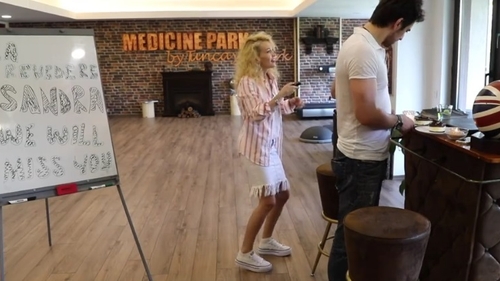 Tuncay Ozturk s-a filmat în timp ce flirta cu Sandra! Ea îl părăseşte pentru logodnic, dar fostul soţ al Andreei Marin nu încetează să o surprindă