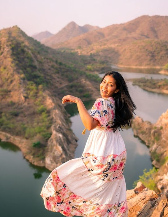 Și-a filmat propria moarte! O influenceriță de 27 de ani a murit după ce a căzut într-o prăpastie