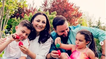 Familia Măruță, mesaj emoționant de Paște! Vezi ce au făcut cei patru, în curtea casei, cu ouă roșii în mâini VIDEO