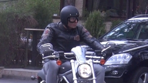 Bogdan Stelea si-a testat rabdarea pe Harley Davidson! Imagini inedite cu “Arnold” in slalom pe doua roti!